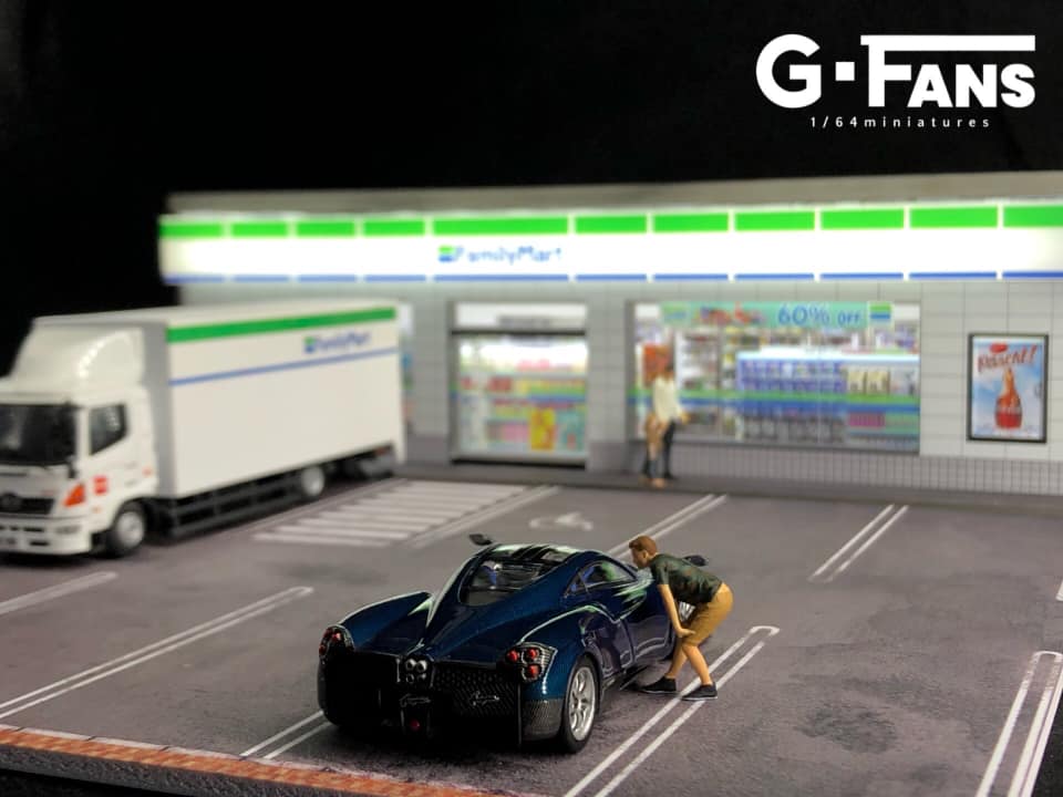Family Mart Diorama Display with LED Lights 1:64 Scale