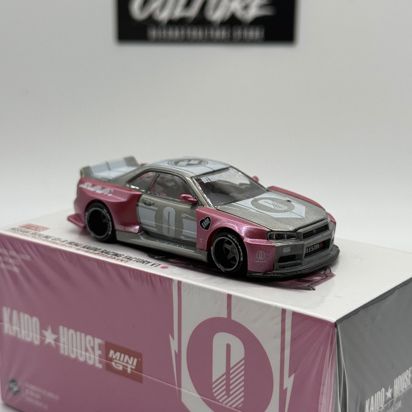Nissan Skyline GT-R (R34) Kaido Racing Factory V1 *RAW CHASE* //128 - Kaido House x MiniGT