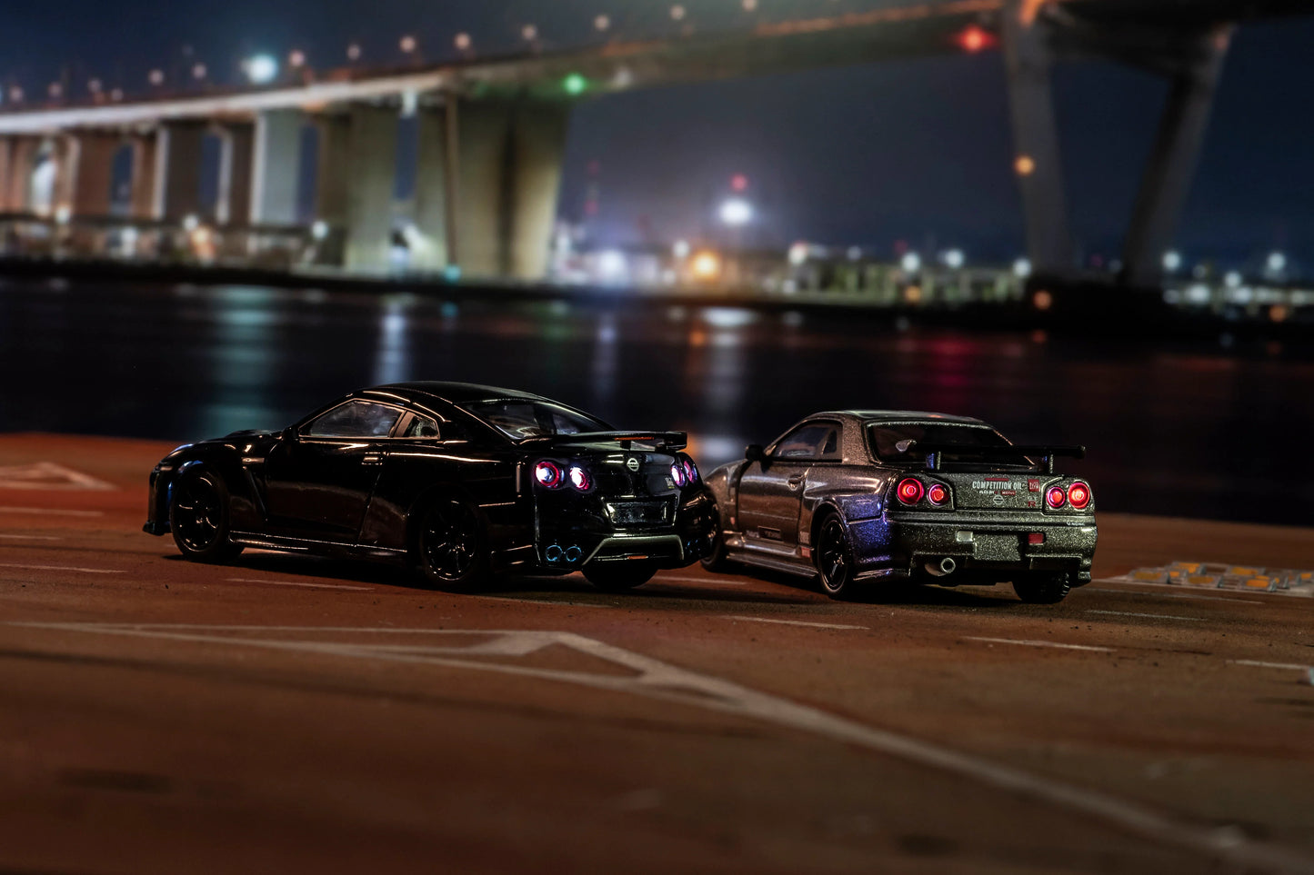 NISSAN SKYLINE GT-R with LED Grey (NISMO BNR34 CRS Version) - Kyosho