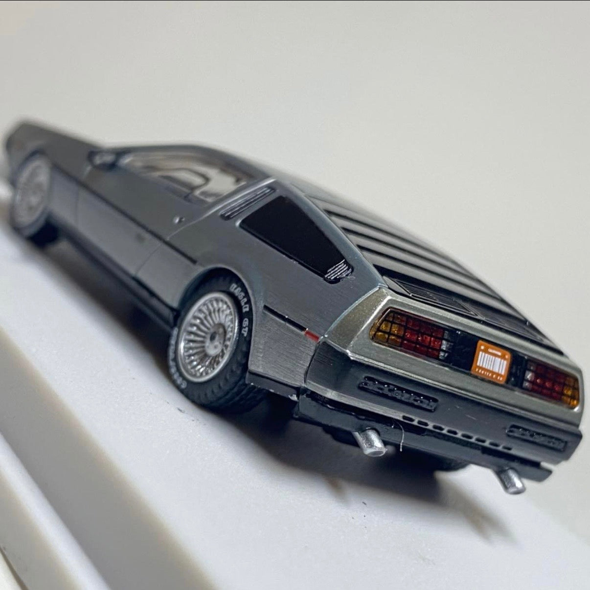 Delorean DMC 12 - MJ Model 1:64 *Limited to 999pcs*