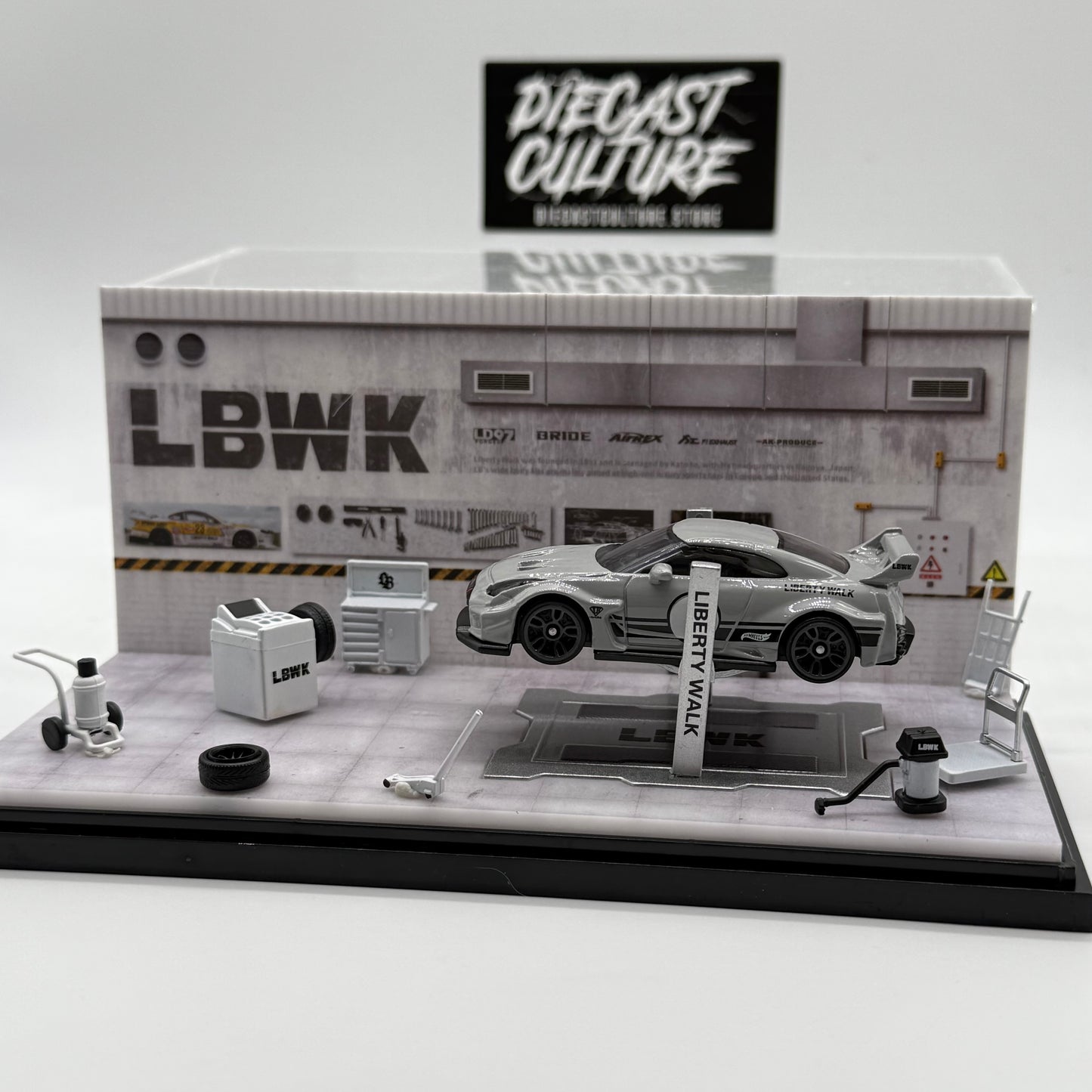 Liberty Walk Diorama LBWK w/ R35 Mainline Silhouette