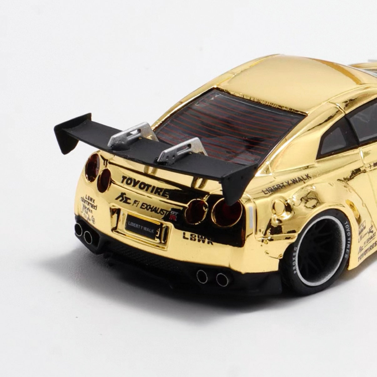 Nissan R35 LBWK GOLD 1:64 Scale