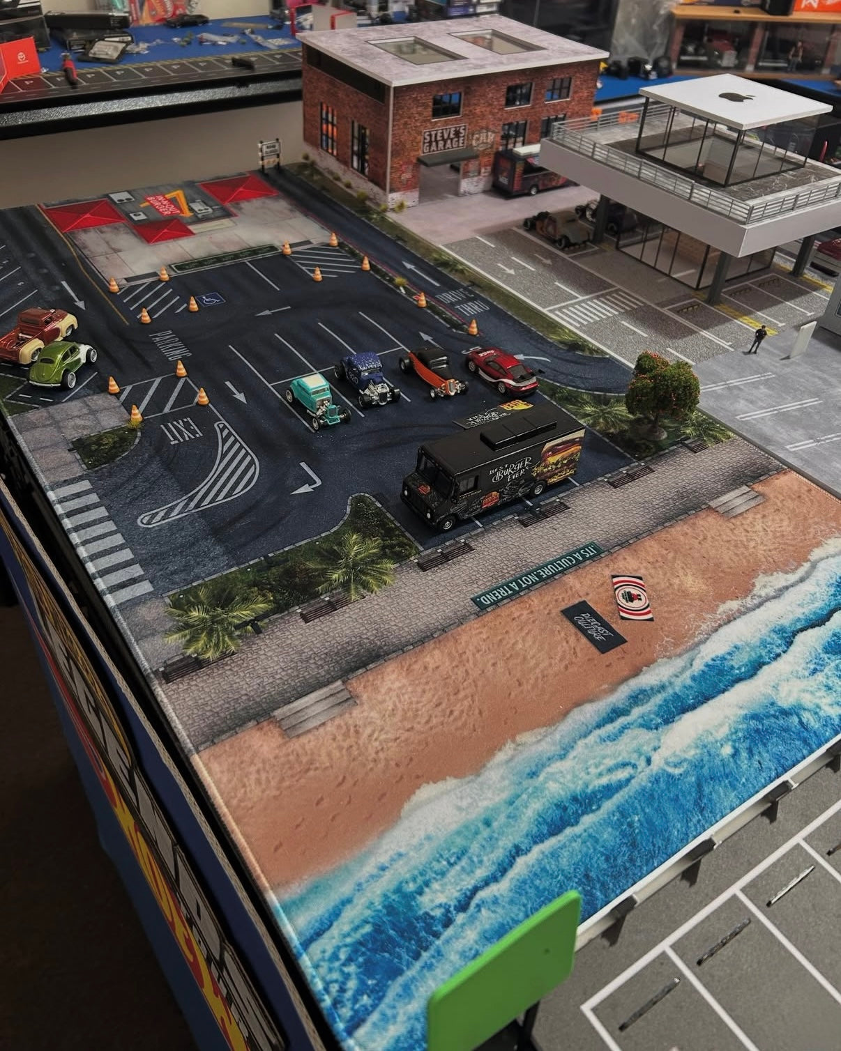 Beach Cafe Diorama mat IN-N-OUT Burgers (90cm x 45cm) ELITE RANGE