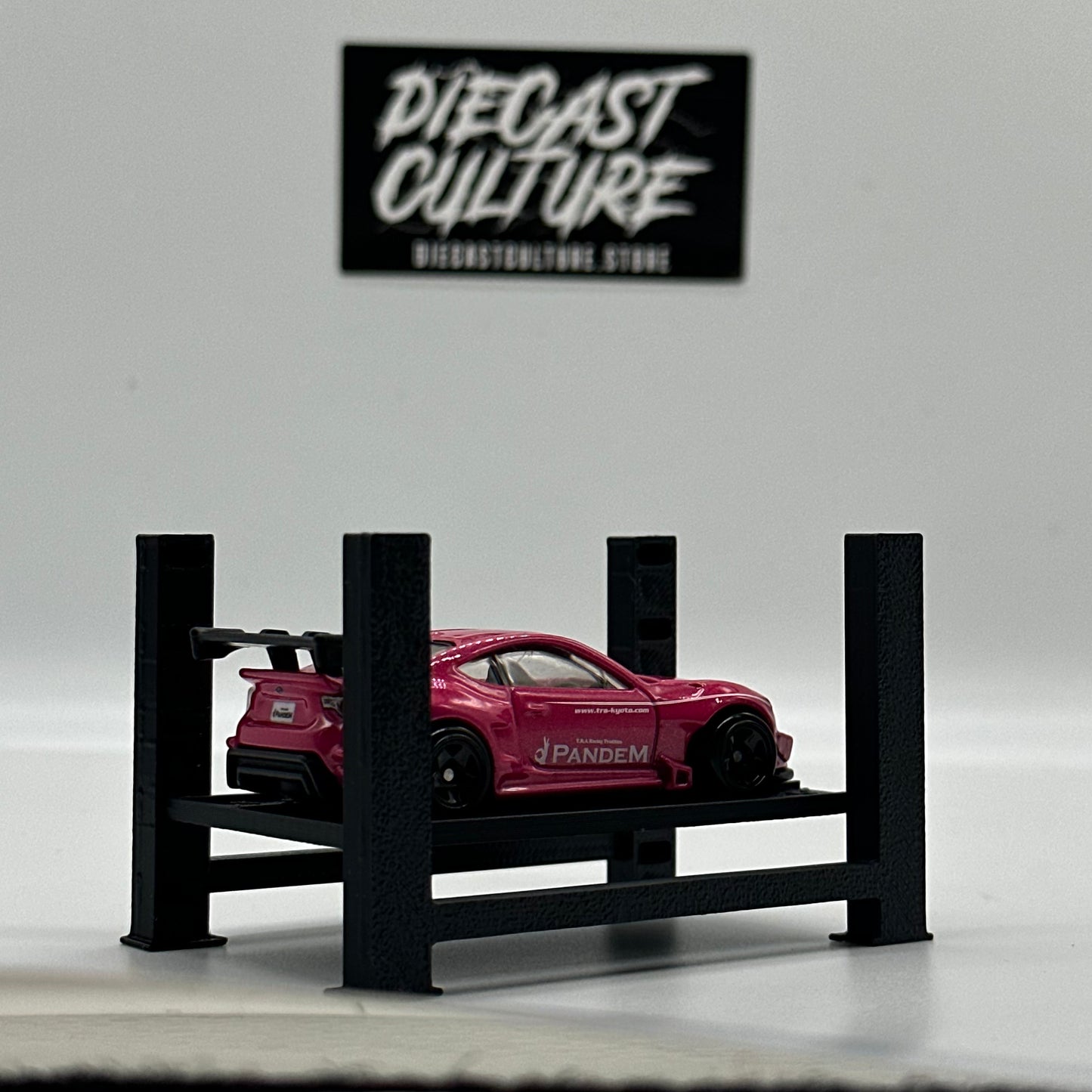 Adjustable Workshop Hoist *Car Not Included* 1:64