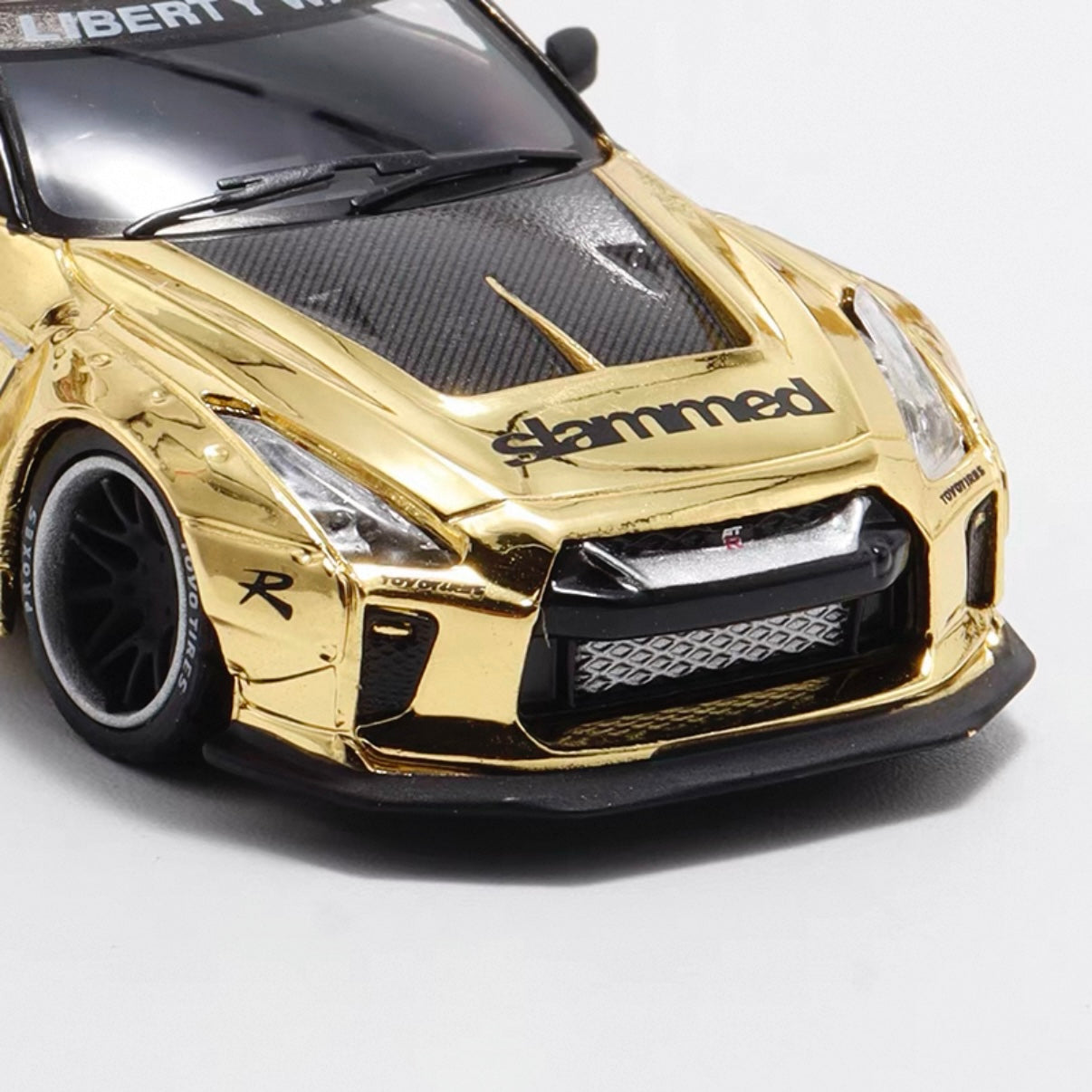 Nissan R35 LBWK GOLD 1:64 Scale