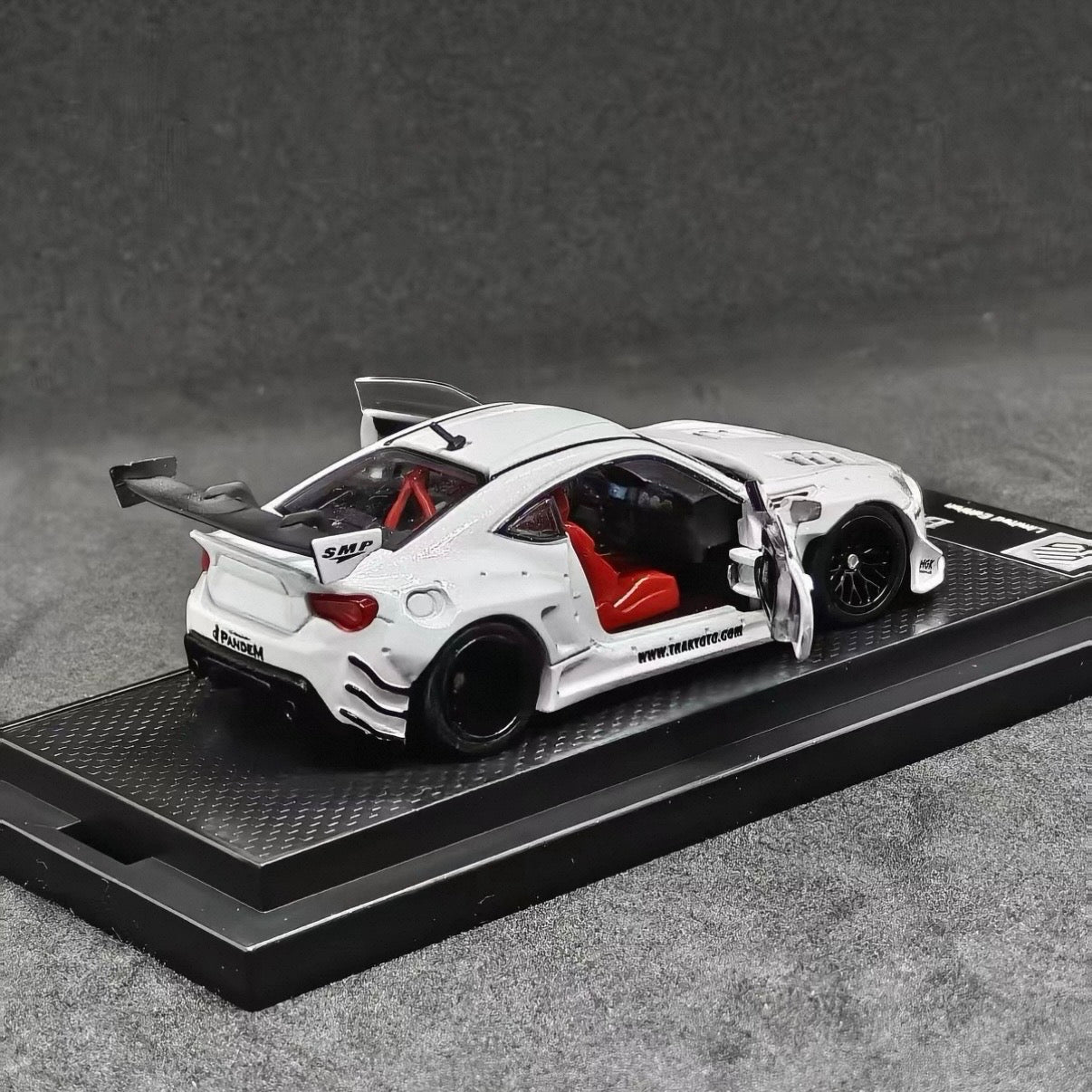 Subaru Brz w/Openable Doors and Acrylic Display Case FG 1:64