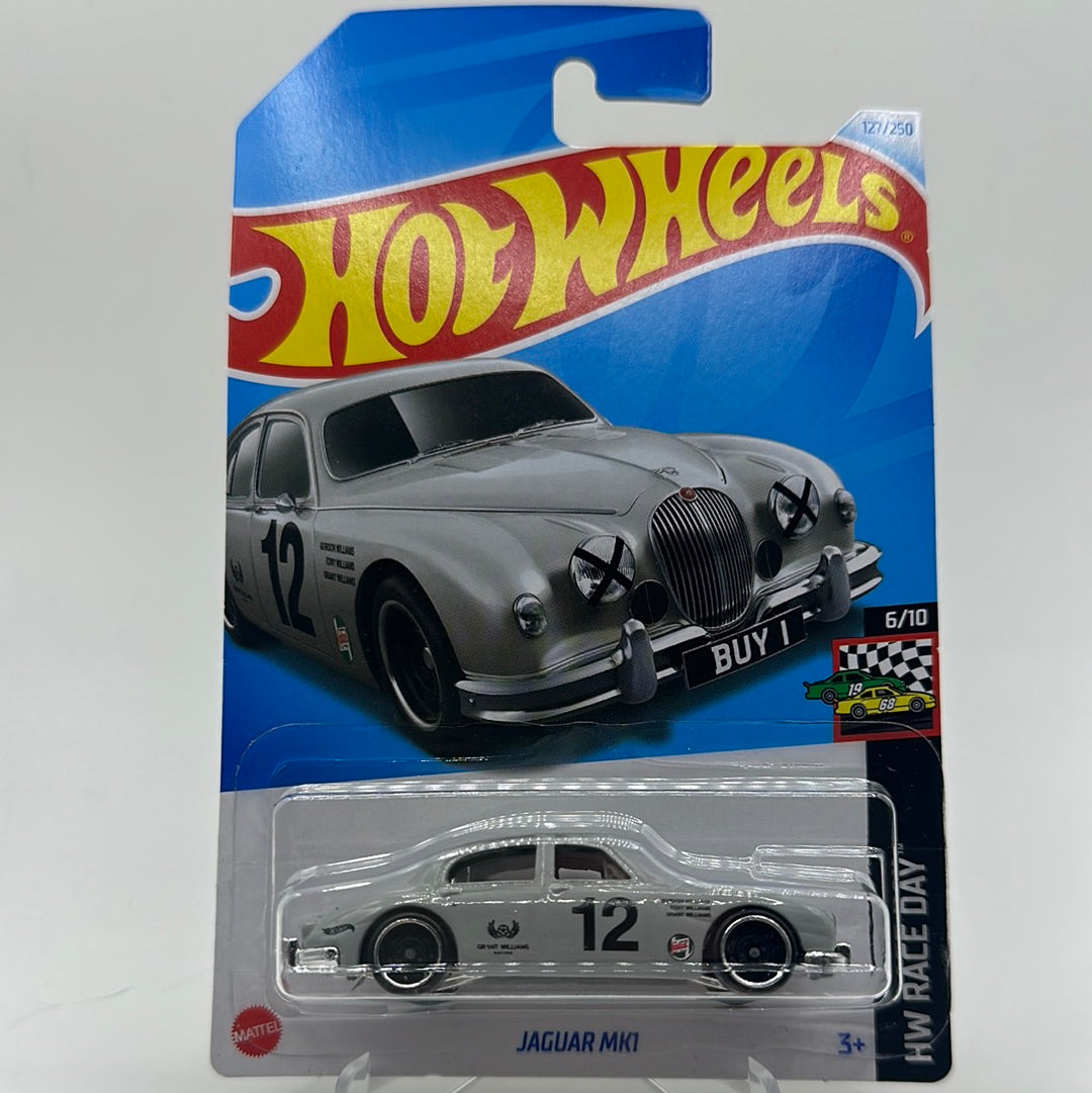 Jaguar MK1 - HW Race Day Hotwheels Mainline 127/250