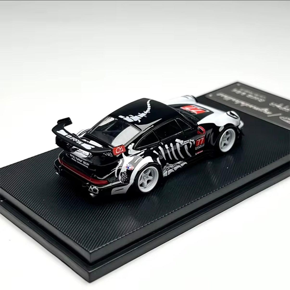 Porsche 964 Skeleton Rexy - w/Figure *Limited to 999pcs* 1:64