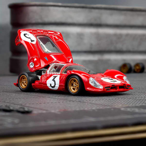 1967 Ferrari 330 P4 - Hot Wheels Elite 64