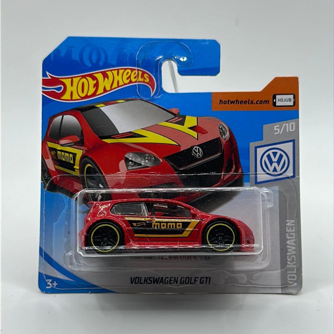 Volkswagen Golf GTI - 5/10 Hotwheels Mainline MOMO short card