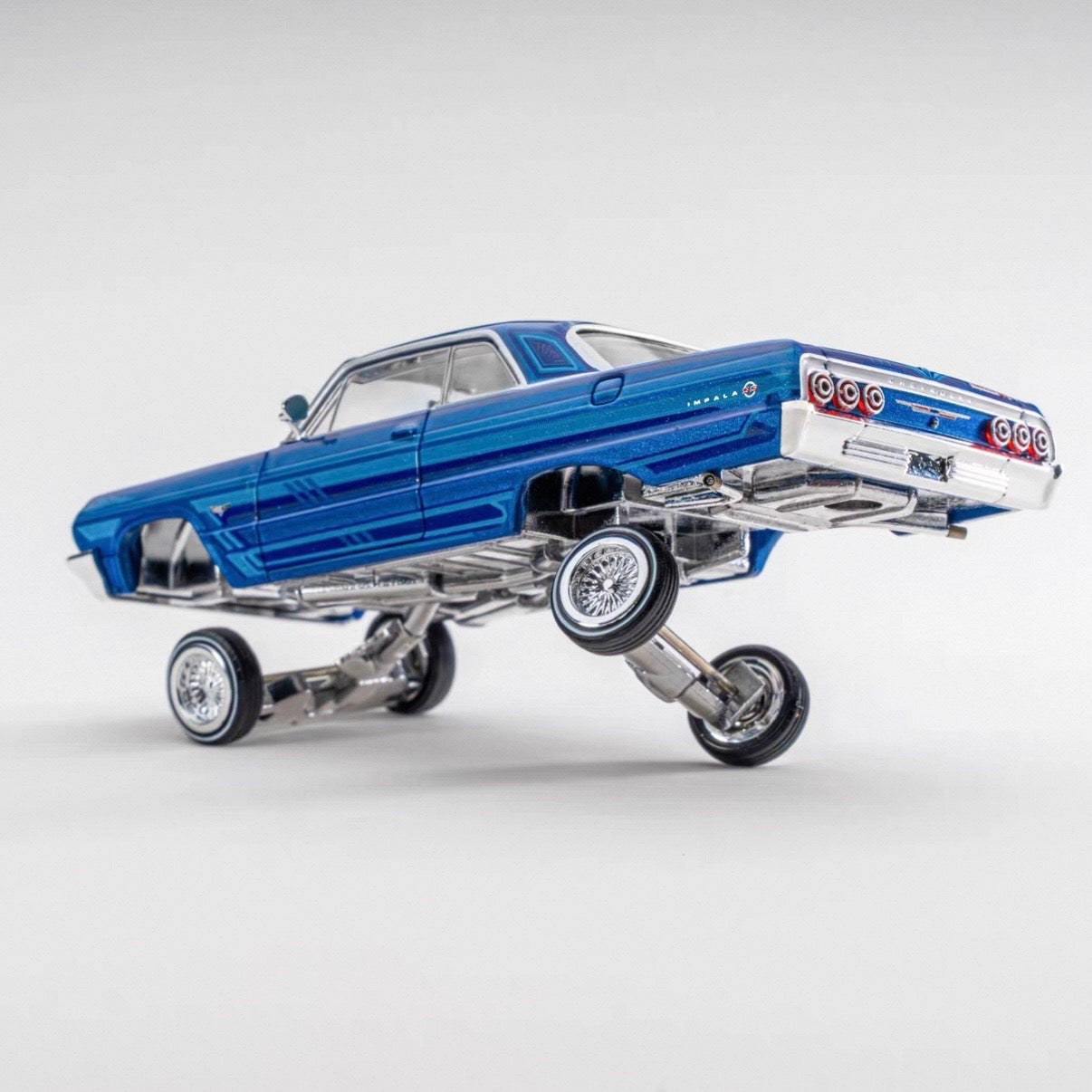 Chevrolet Impala 1964 SS Lowrider - Posable (Blue Coast) 1:64