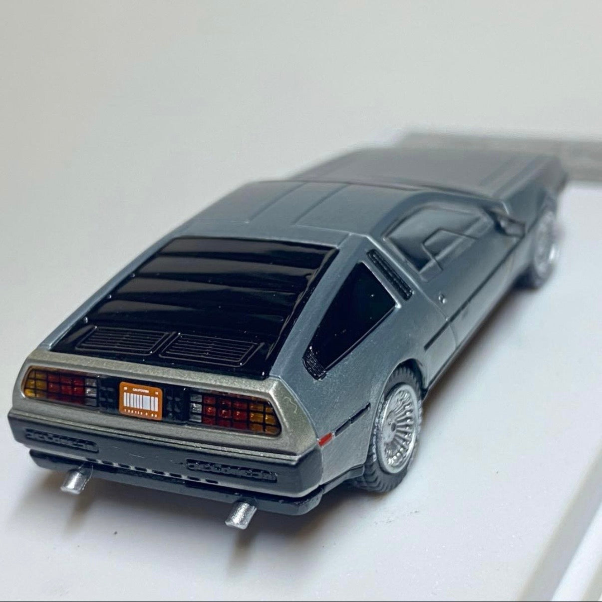 Delorean DMC 12 - MJ Model 1:64 *Limited to 999pcs*