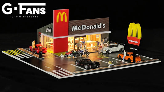 MCDONALDS RESTAURANT PARKING LOT DIORAMA DISPLAY W/LEDS G-FANS 1:64
