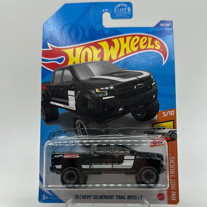 ‘19 Chevy Silverado Trail Boss LT - HW Hot Trucks 5/10 Hotwheels Mainline 151/250