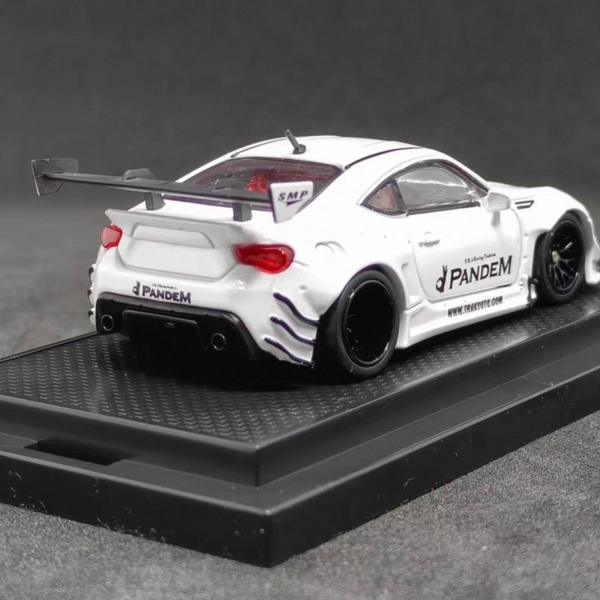 Subaru Brz w/Openable Doors and Acrylic Display Case FG 1:64