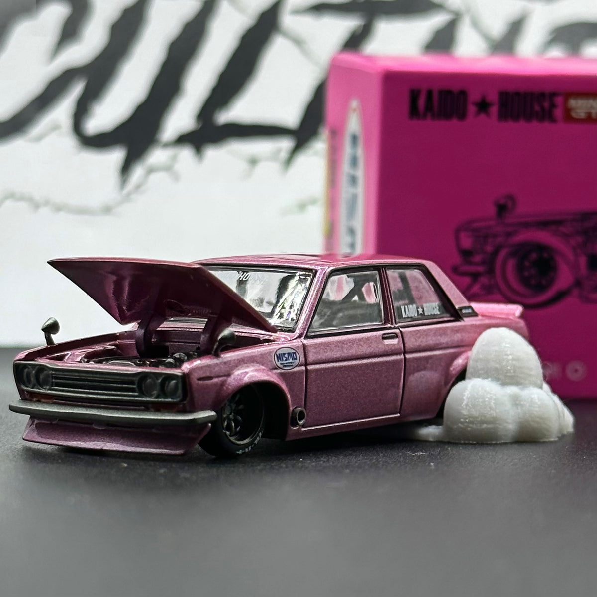 Datsun 510 Street Nismo V1 Pink 091 Kaido House x MiniGT 1:64 
