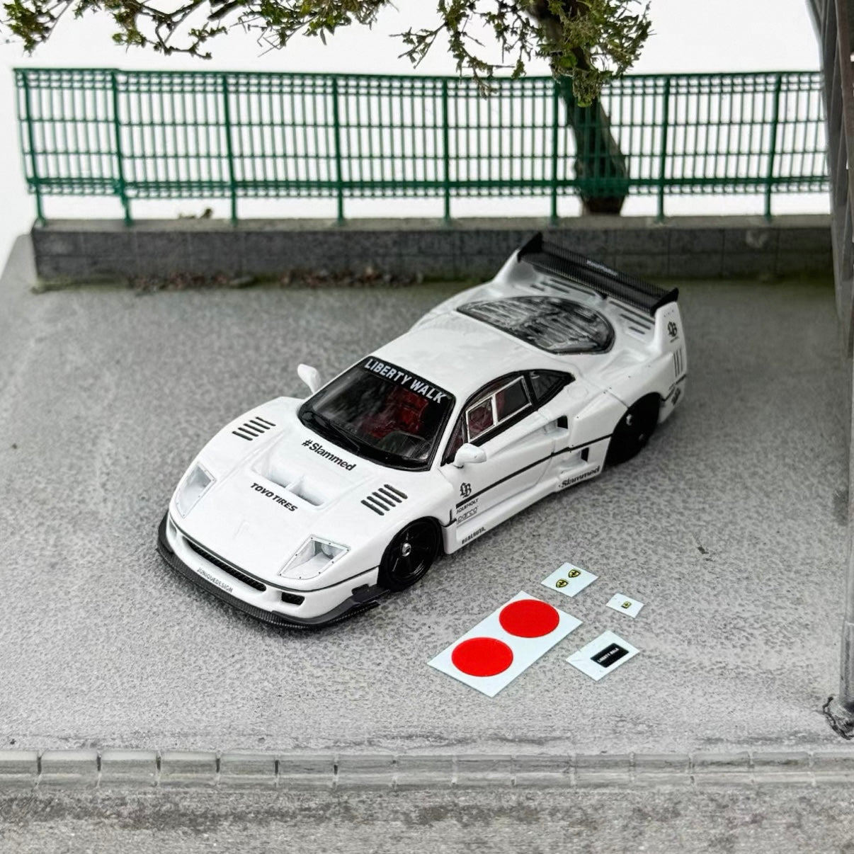 Ferrari F40 LBWK - White *Limited to 499pc* SW 1:64