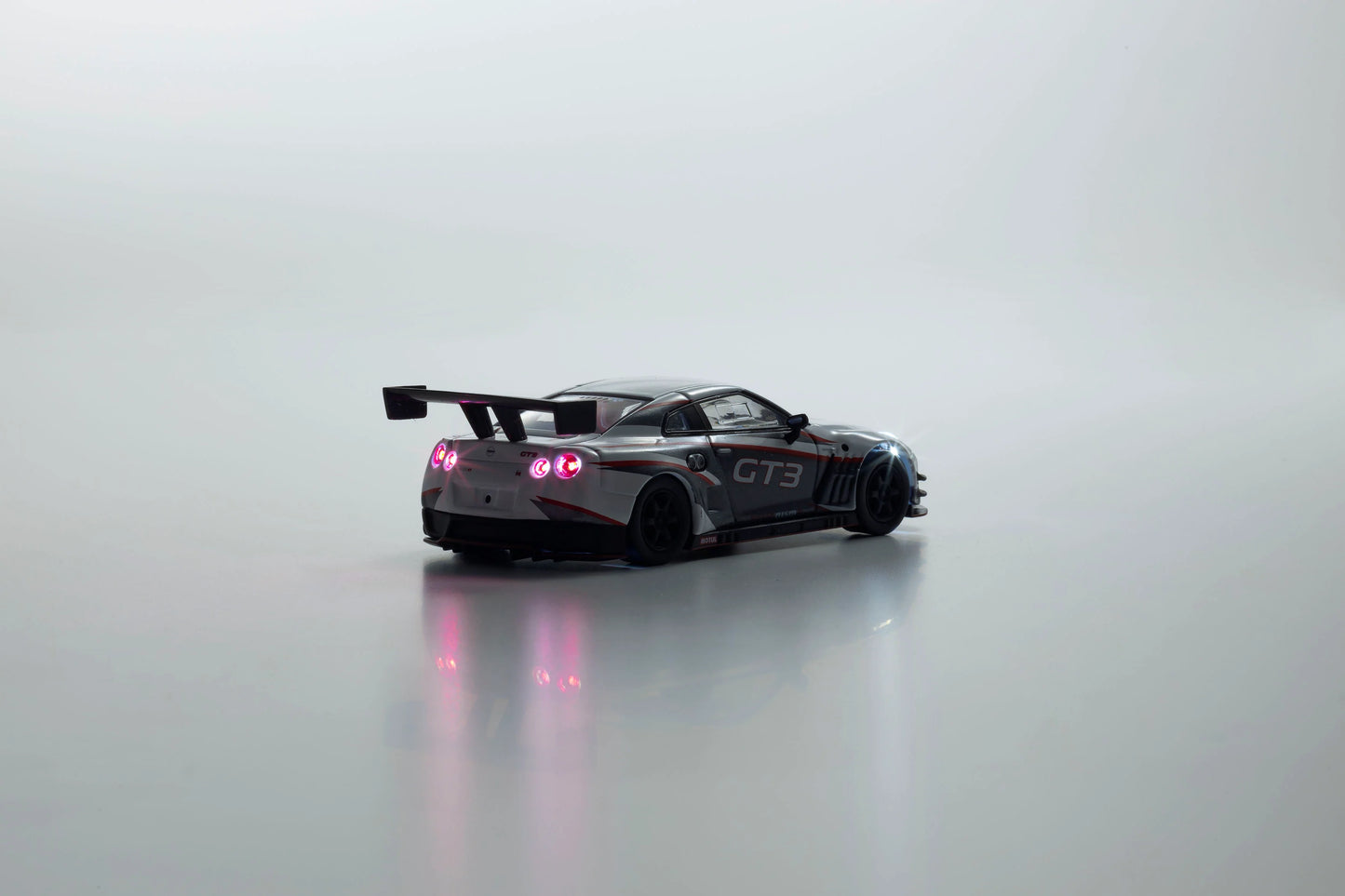 Kyosho NISSAN GT-R NISMO GT-3 (White/Presentation)