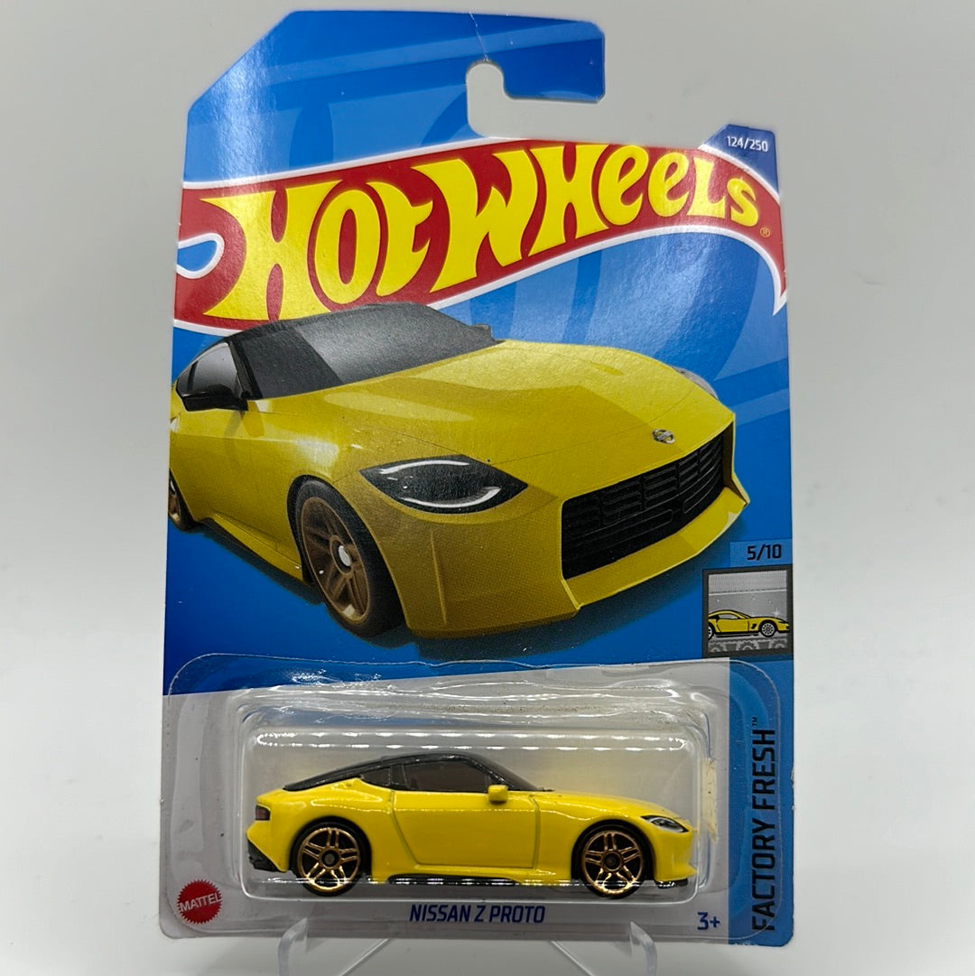 Nissan Z Proto Factory Fresh 5/10 Hotwheels 124 /250 Mainline 1:64