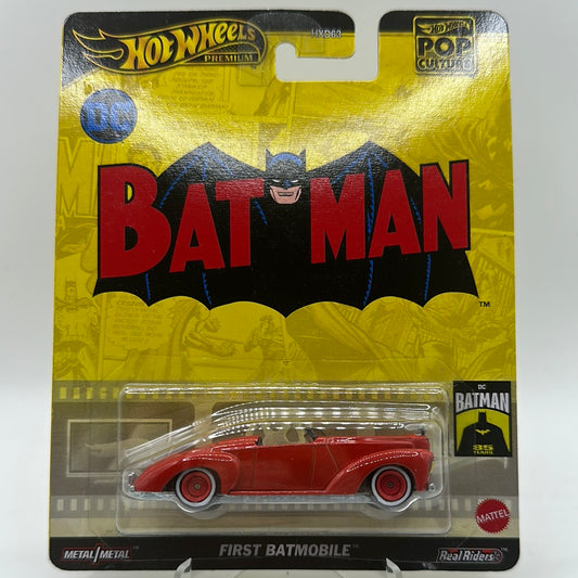 First Batmobile DC Pop Culture Hotwheels Premium 1:64