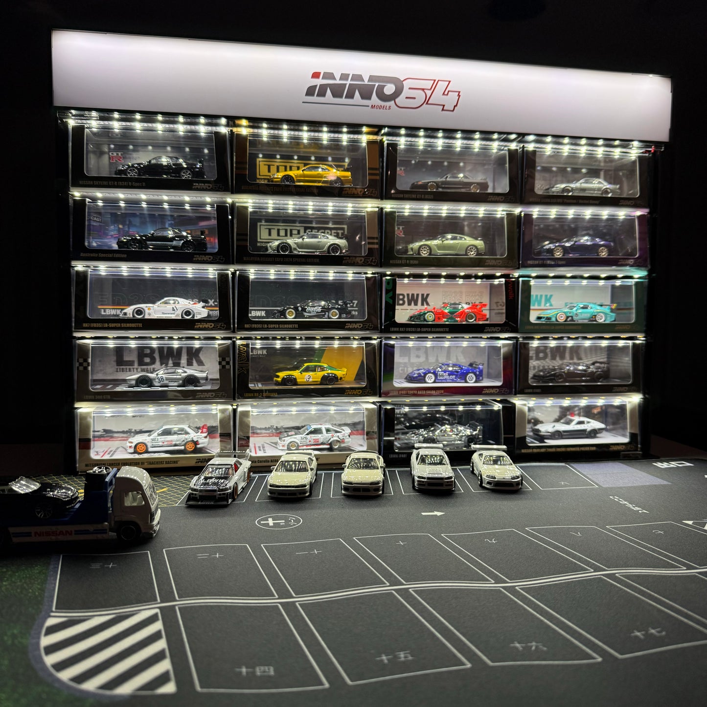 INNO64 DISPLAY CASE - FITS 20 MODEL CARS. *Cars not included*