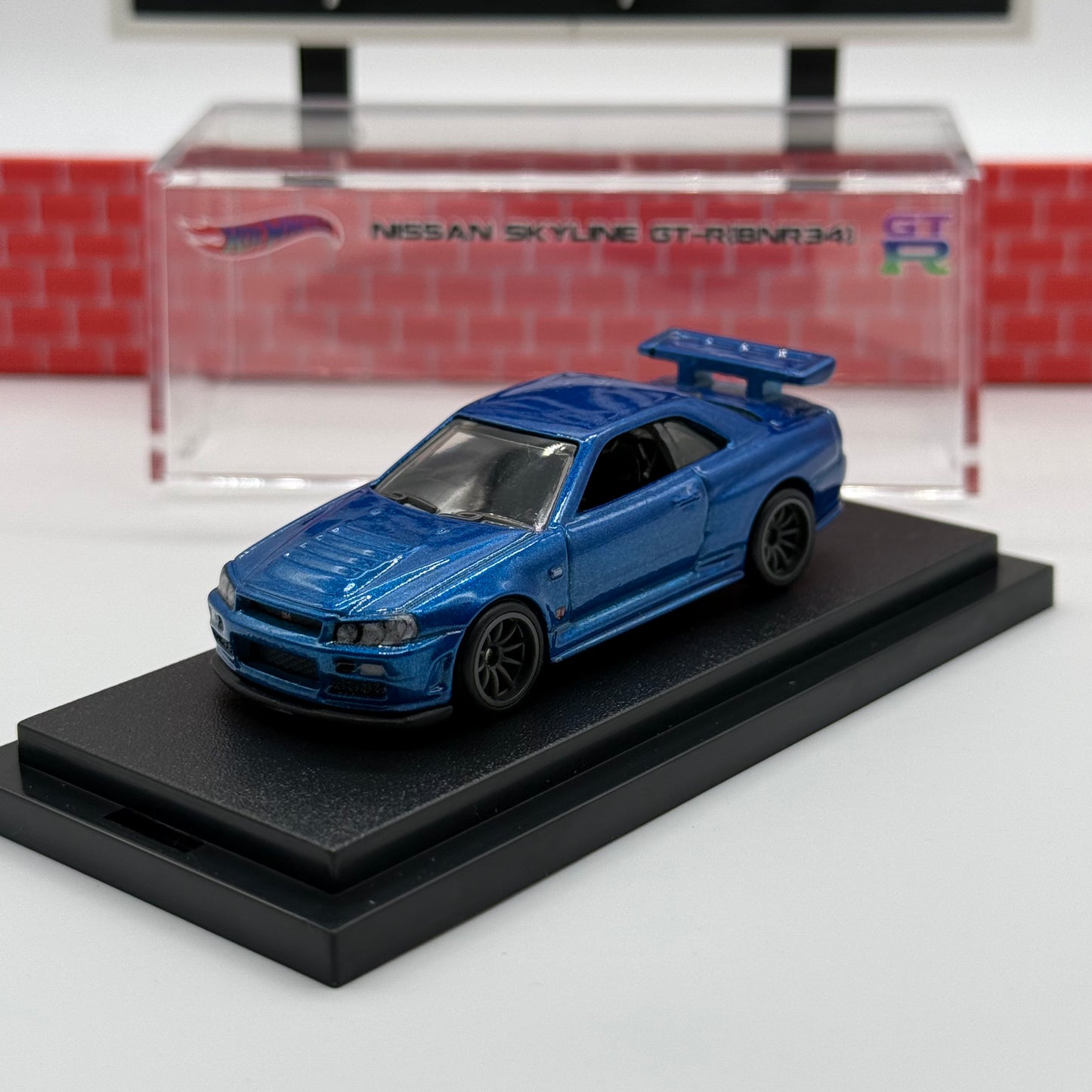 Nissan Skyline R34 GTR w/ Display Case Bundle - Hotwheels Premium