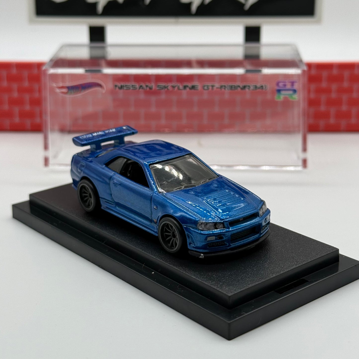 Nissan Skyline R34 GTR w/ Display Case Bundle - Hotwheels Premium