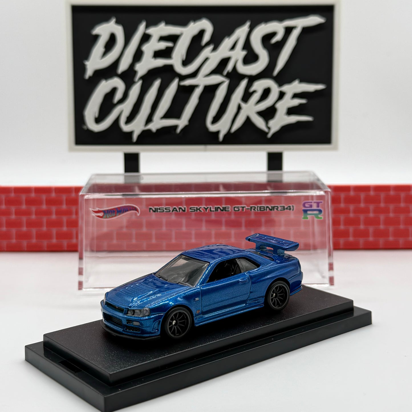 Nissan Skyline R34 GTR w/ Display Case Bundle - Hotwheels Premium