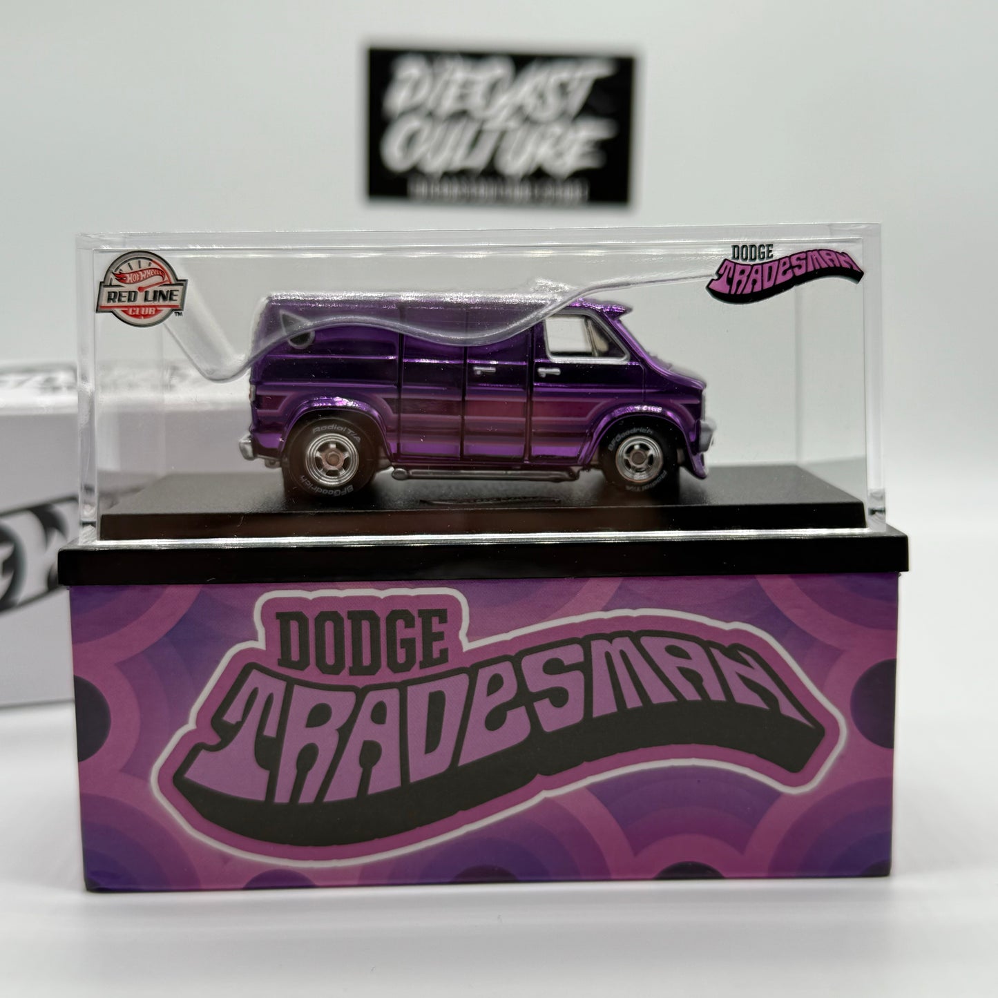 '70 Dodge Tradesman Van Hot Wheels Collectors RLC Exclusive #22722/30000