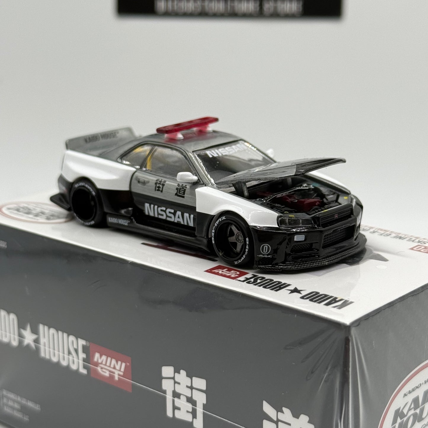 Nissan Skyline GT-R (R34) Kaido Works V2 AERO (JAPAN POLICE) *CHASE* Kaido House x MiniGT