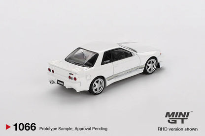 Nissan Skyline GT-R (R32) VeilSide Combat C-I White Mini GT 1:64
